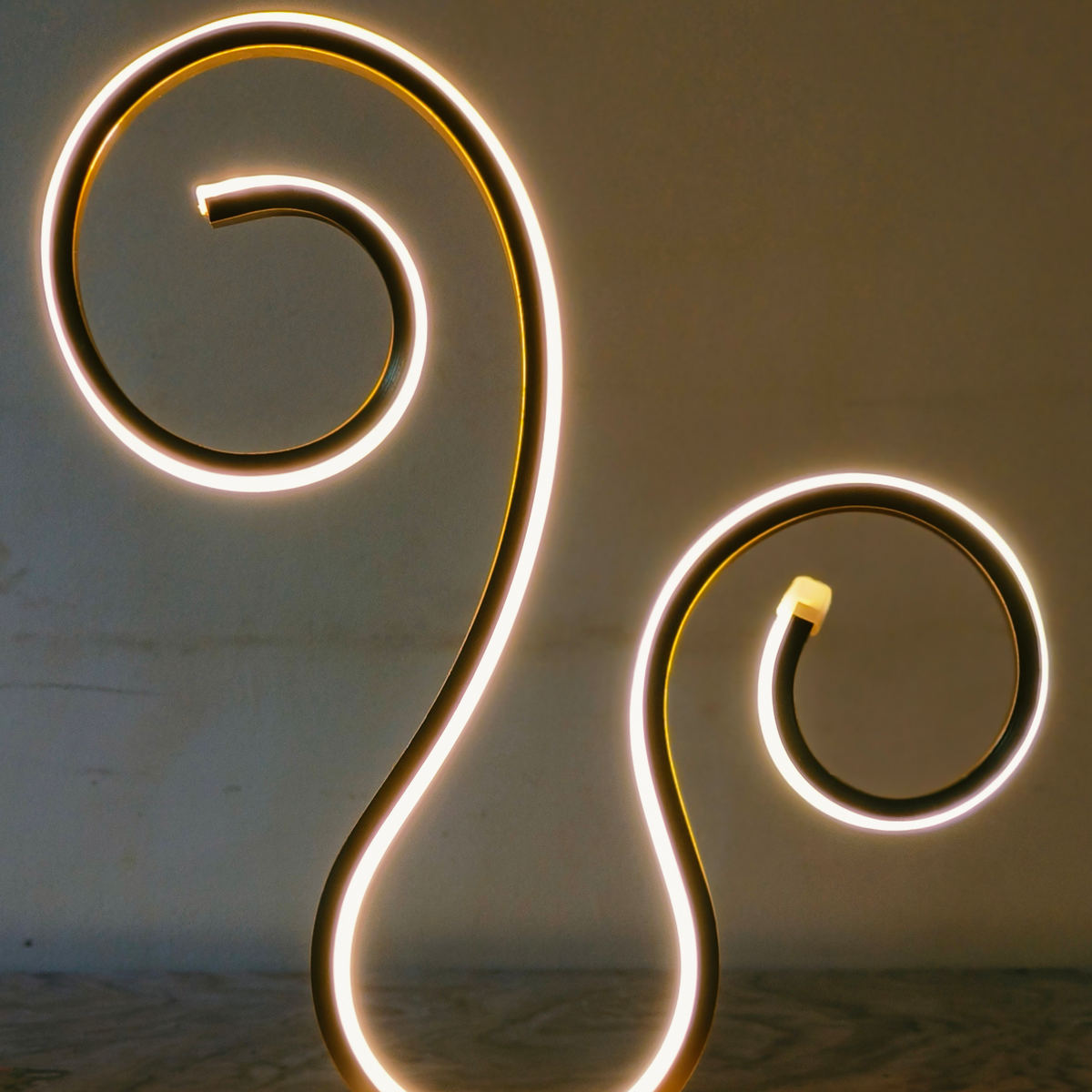 Curvea Luxe Glow (build in- LED) Floor Lamp